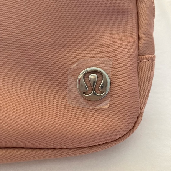 LULULEMON Light Pink Waist Bag Sling Bag Brand New With Tag - Picture 2 of 8